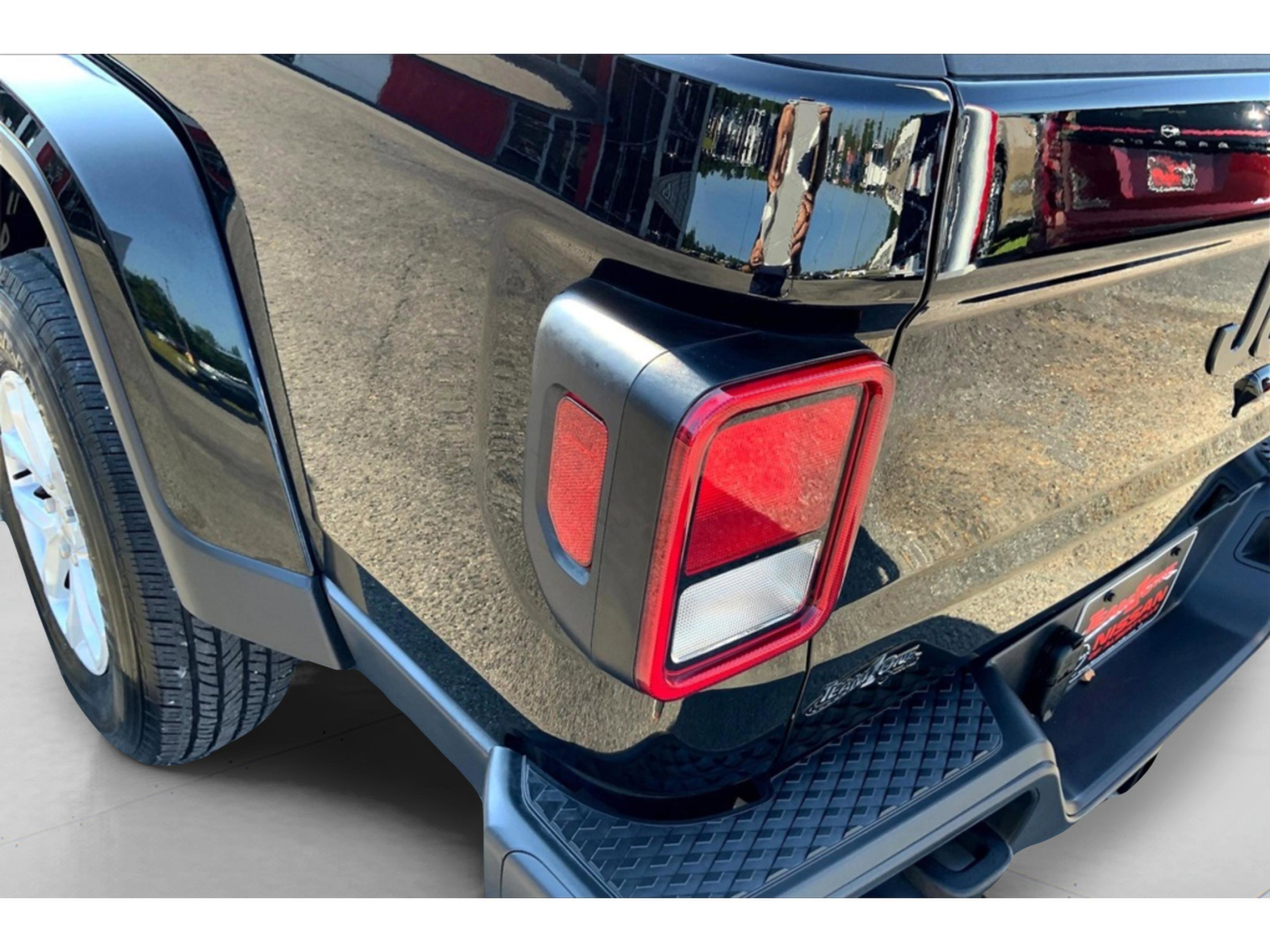 2023 Jeep Gladiator Sport photo 28