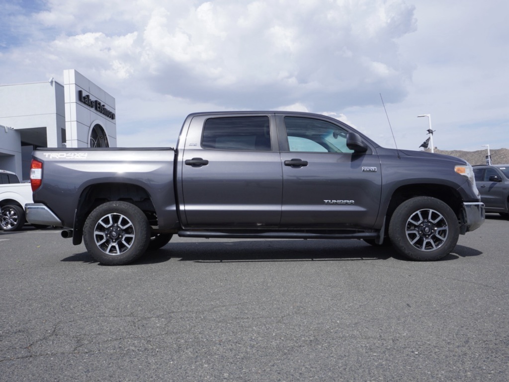 2017 Toyota Tundra TRD Off-Road photo 2