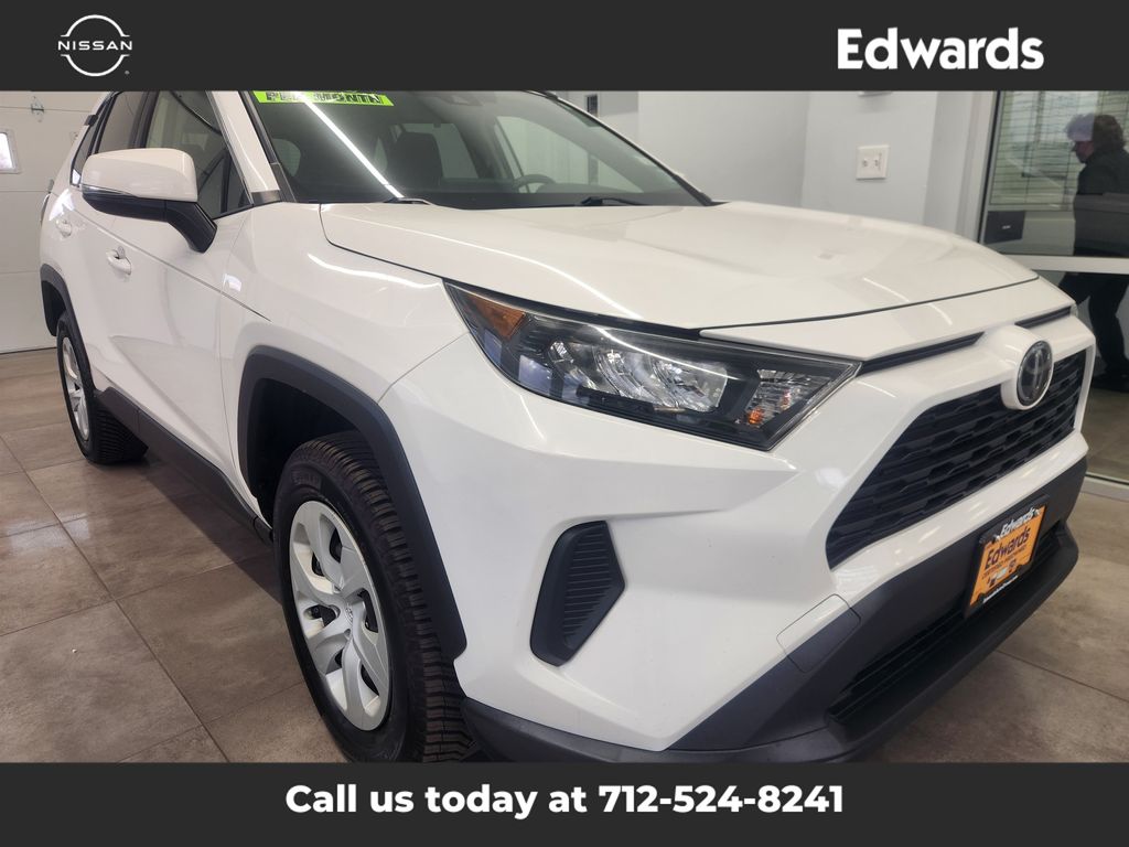 2019 Toyota RAV4 LE photo 2