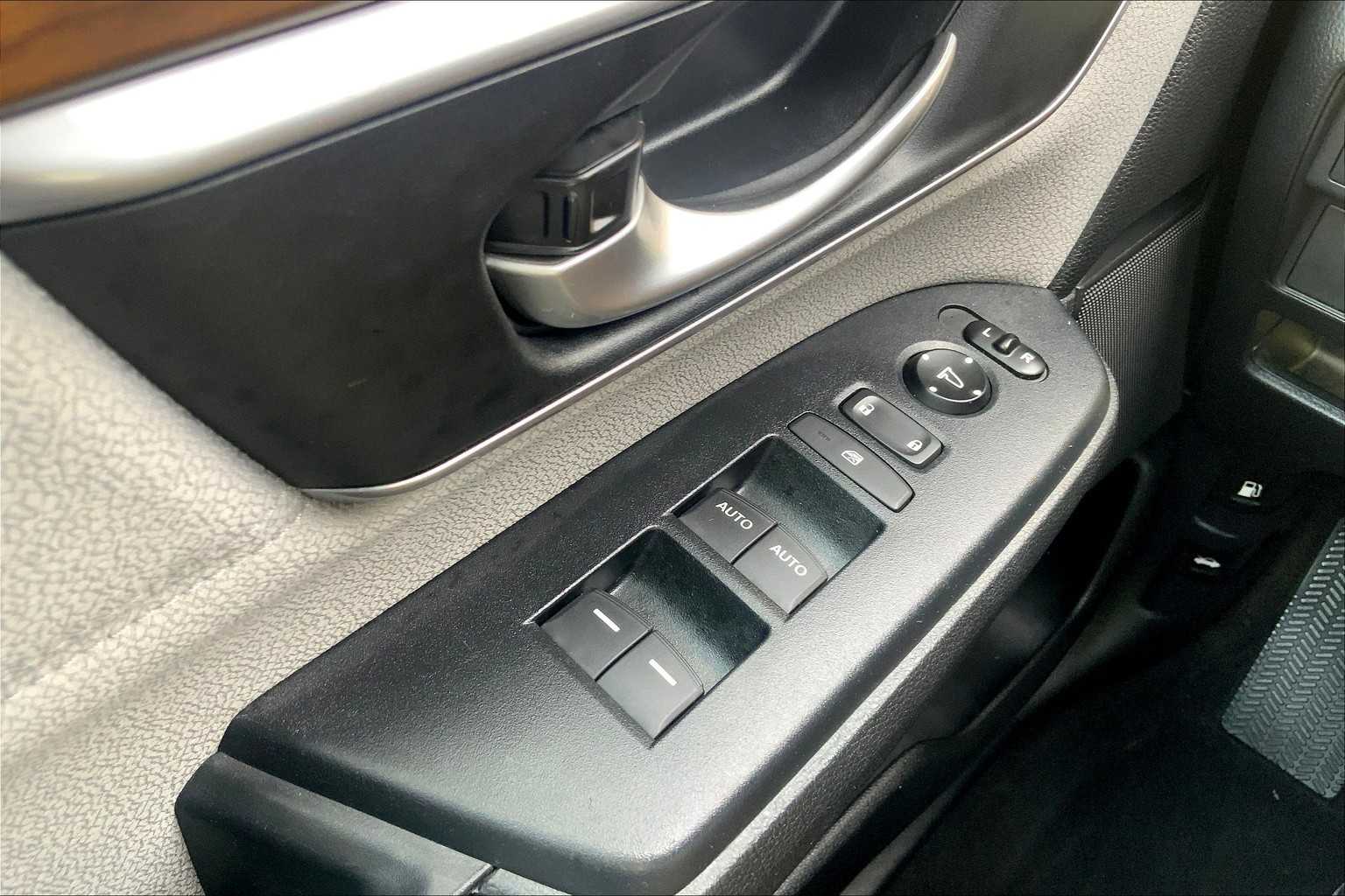2017 Honda CR-V EX photo 34