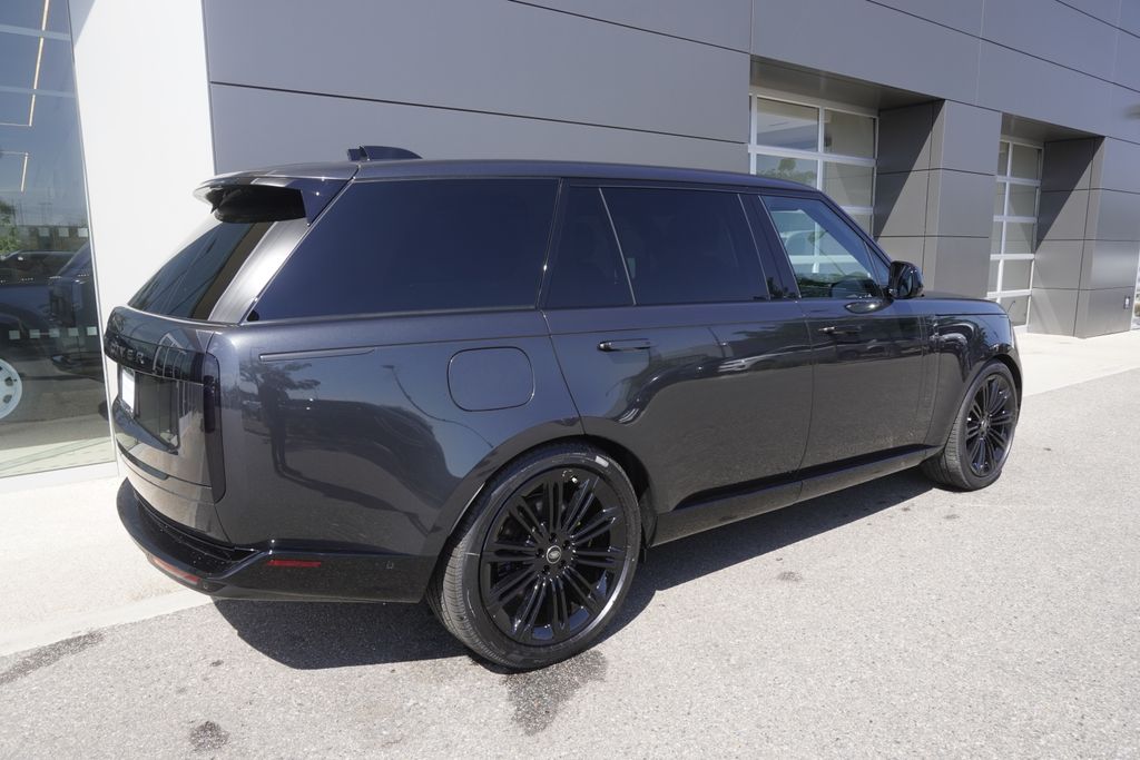 2025 Land Rover Range Rover SE photo 4