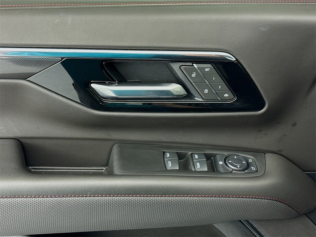 2025 Chevrolet Tahoe RST photo 17