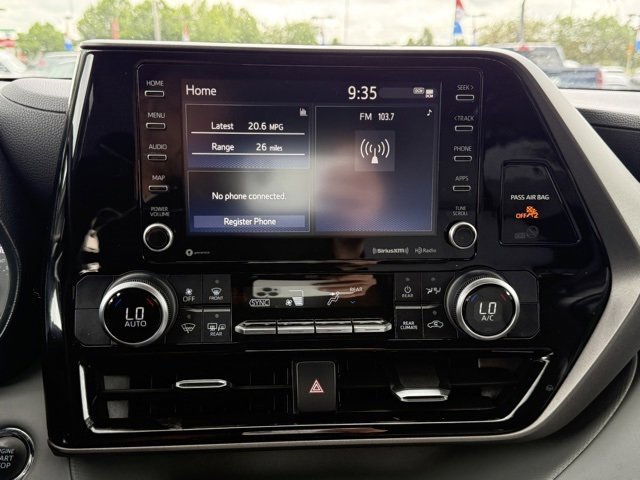 2022 Toyota Highlander LE photo 15