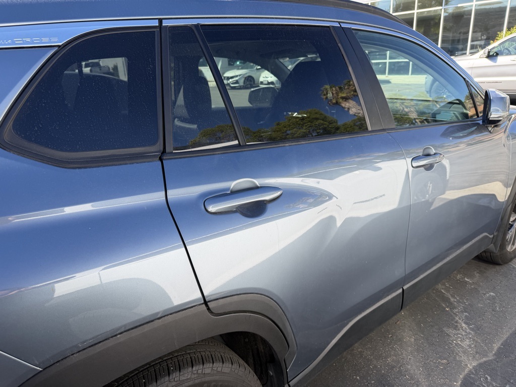 2023 Toyota Corolla Cross XLE photo 6
