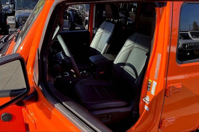 2025 Jeep Wrangler Sahara photo 9