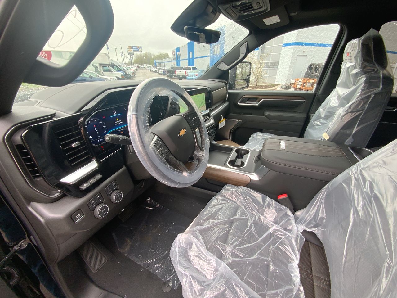 2025 Chevrolet Silverado 3500HD High Country photo 10
