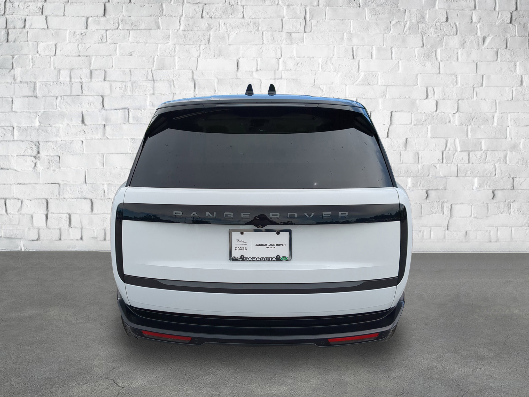 2025 Land Rover Range Rover SE photo 2