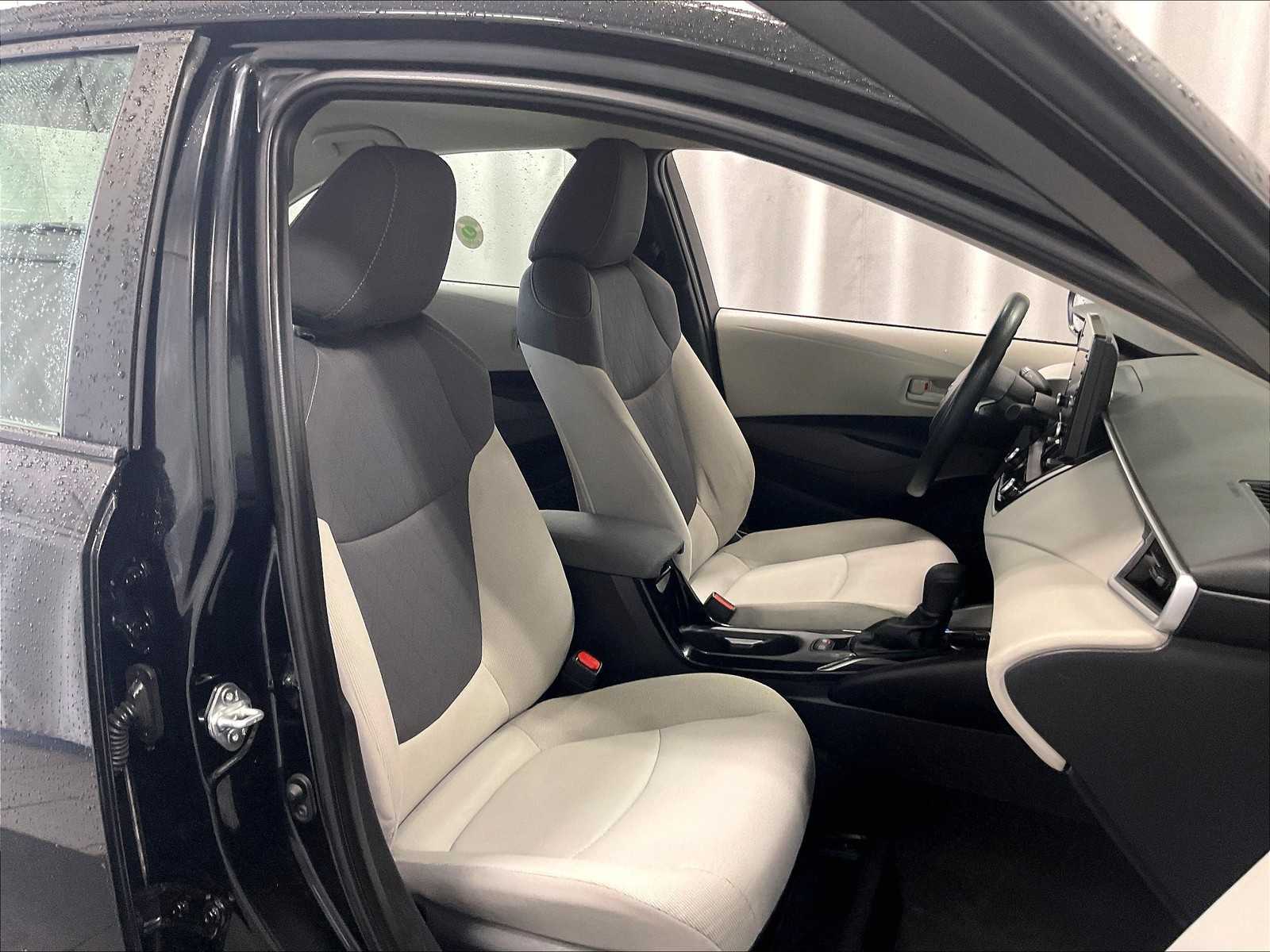 2022 Toyota Corolla LE photo 11