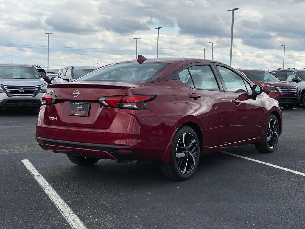 2025 Nissan Versa 1.6 SR photo 3