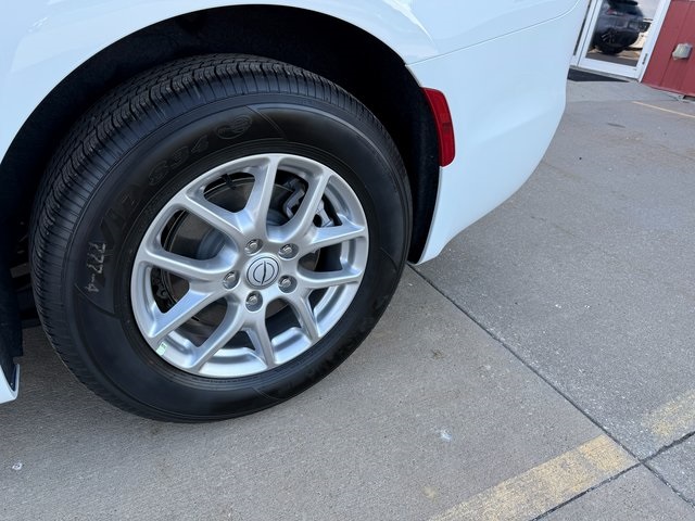 2026 Chrysler Pacifica photo 6