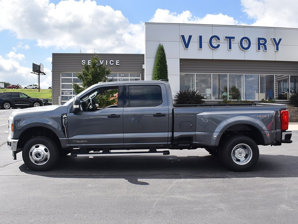 2026 Ford F-350 XLT photo 2