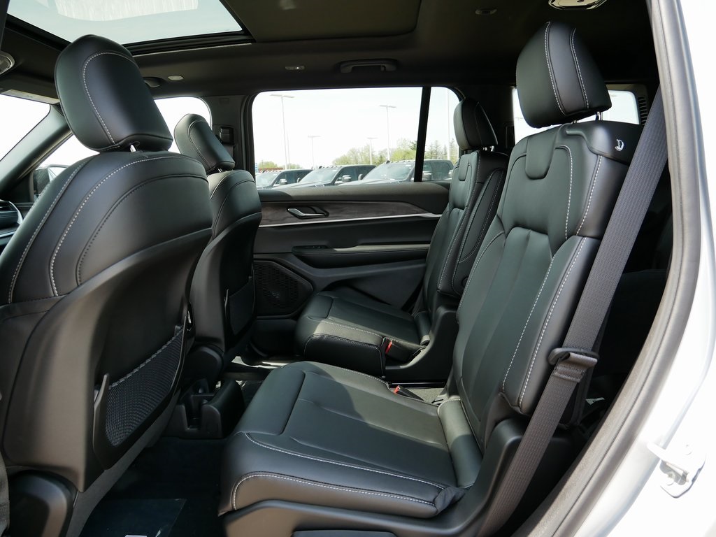 2025 Jeep Grand Cherokee Limited photo 7