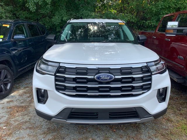 2025 Ford Explorer photo 3