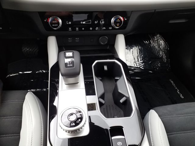 2025 Mitsubishi Outlander SE photo 16