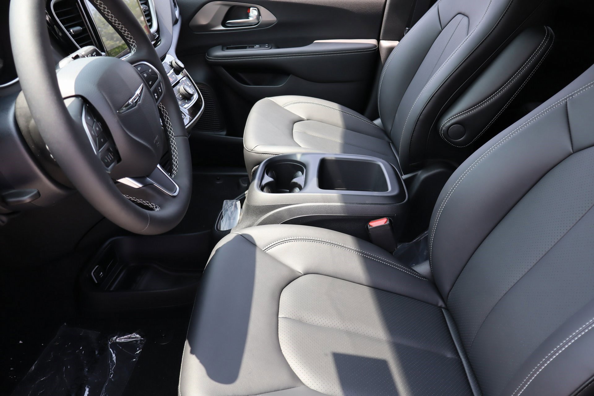 2025 Chrysler Voyager LX photo 18
