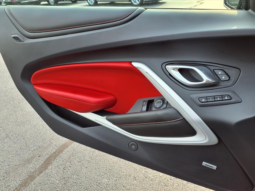 2016 Chevrolet Camaro SS photo 18