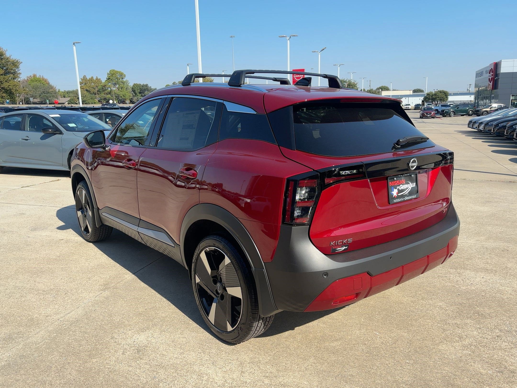 2026 Nissan Kicks SR photo 2