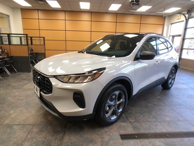 2025 Ford Escape ST-Line photo 4