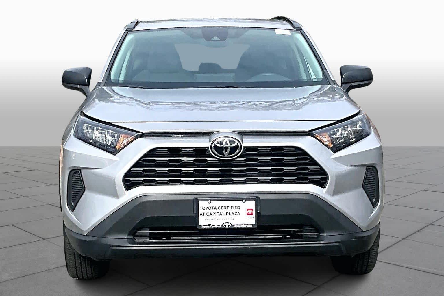 2021 Toyota RAV4 LE photo 3