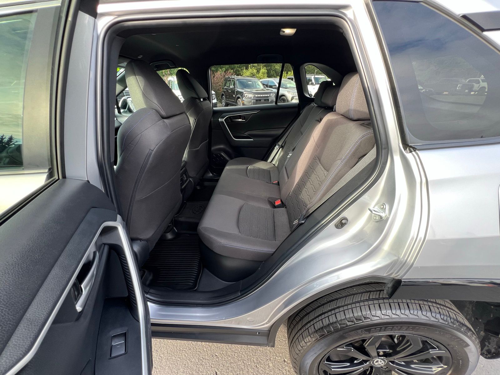 2023 Toyota RAV4 Hybrid SE photo 19