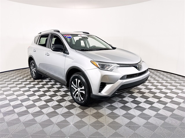 2018 Toyota RAV4 LE's photo