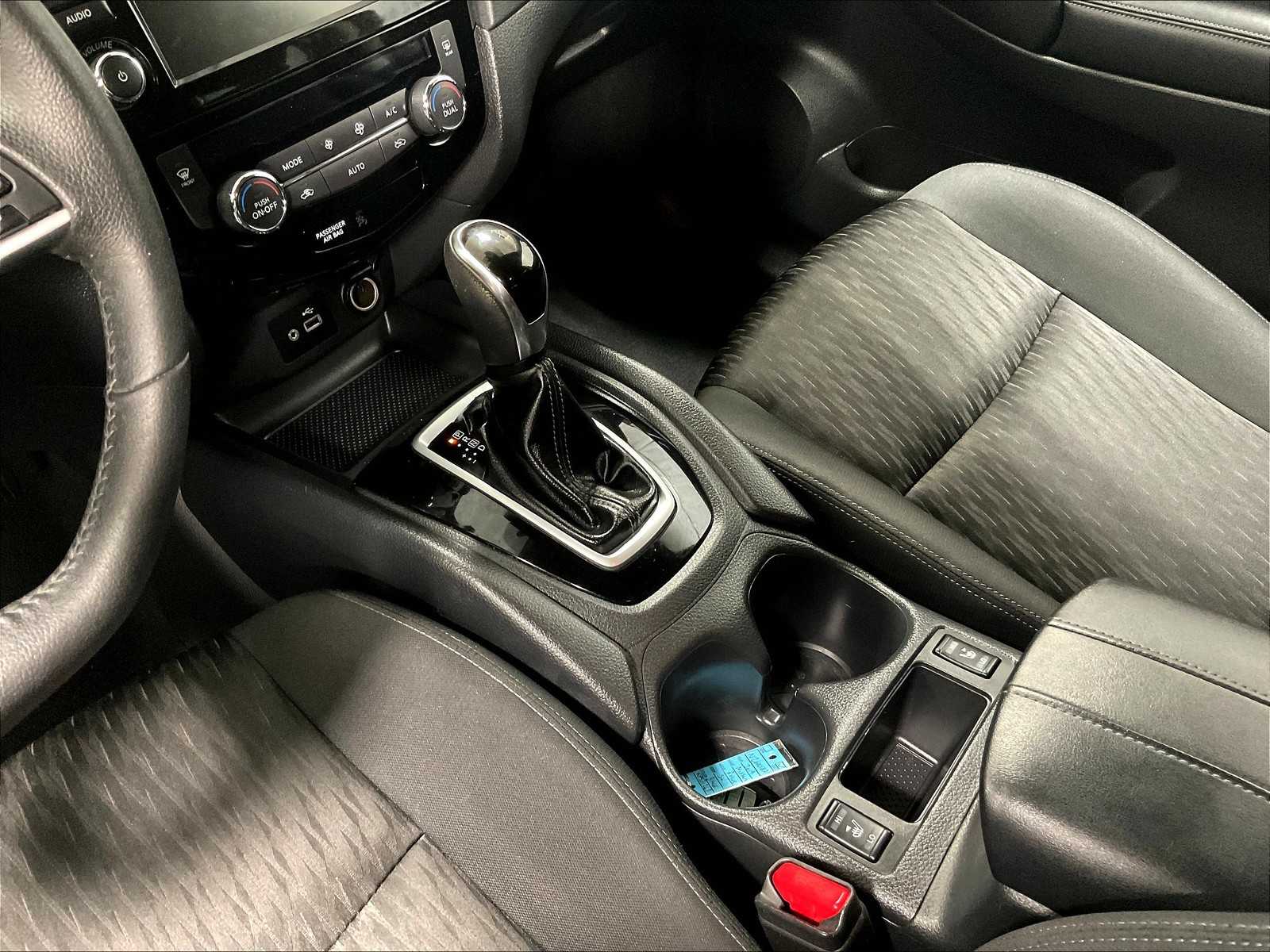 2019 Nissan Rogue SV photo 20