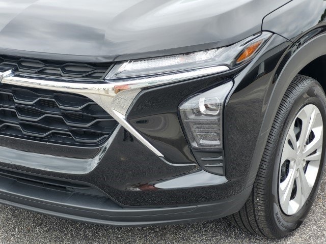 2025 Chevrolet Trax LS photo 5