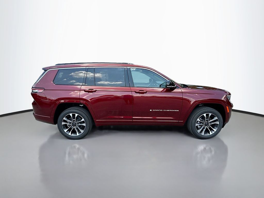 2025 Jeep Grand Cherokee Overland photo 3