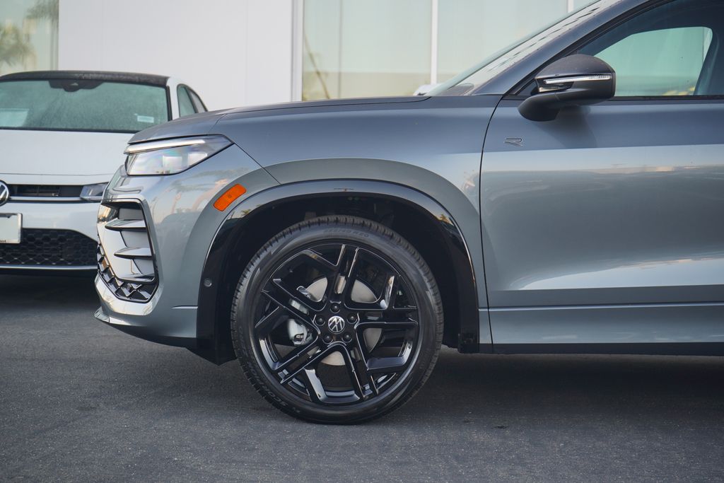 2026 Volkswagen Tiguan SE R-Line Black photo 2