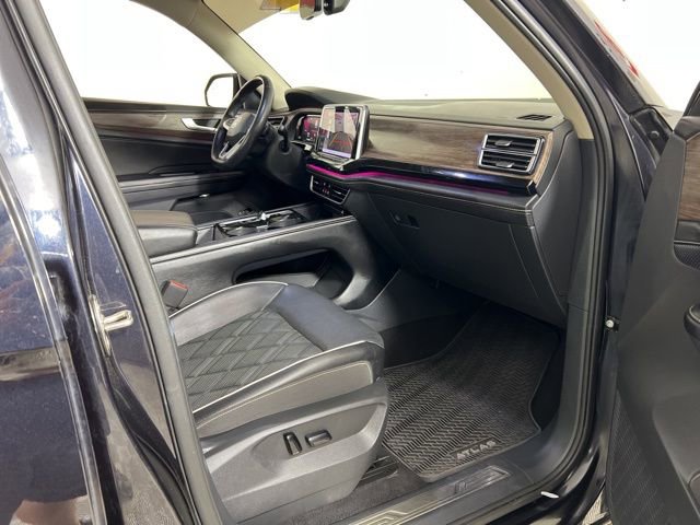 2024 Volkswagen Atlas SEL Premium R-Line photo 25