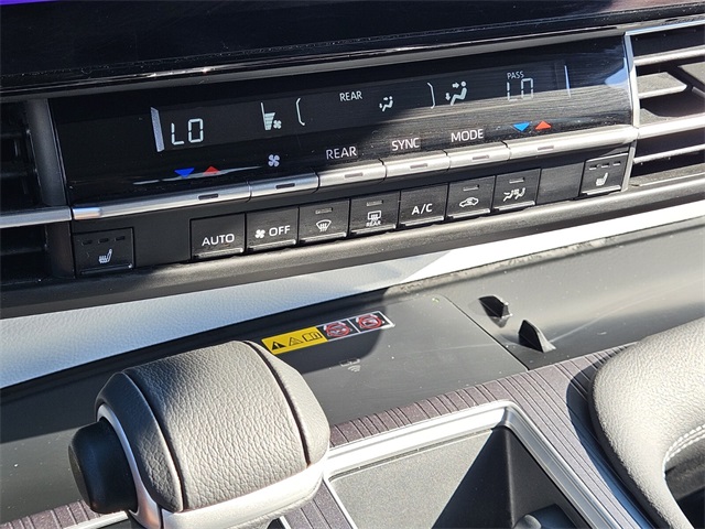 2025 Toyota Sienna XLE photo 23