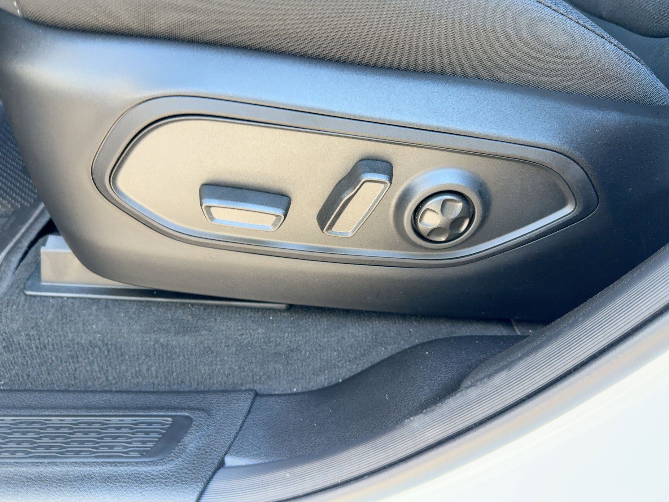 2025 Jeep Grand Cherokee Laredo photo 12