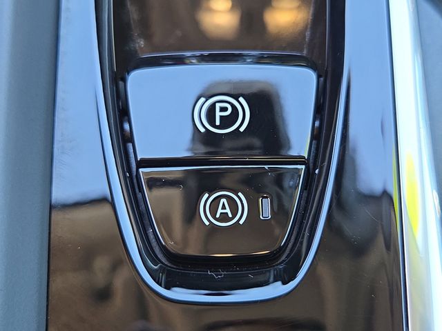 2025 Volvo XC60 B5 Plus photo 7