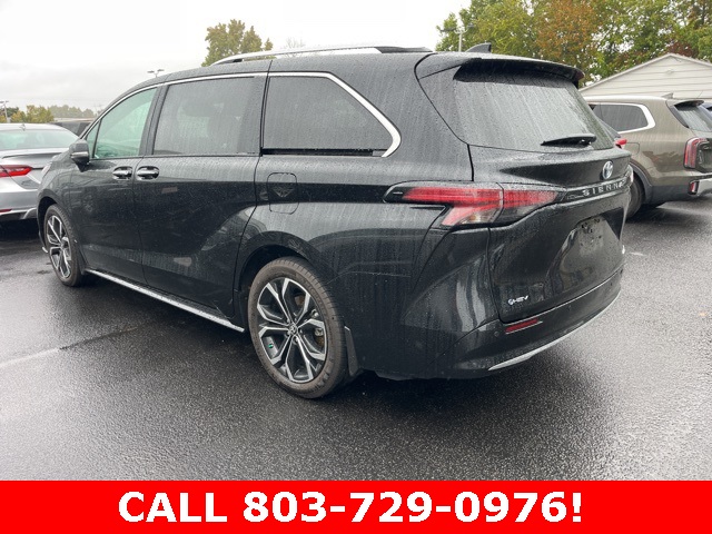 2025 Toyota Sienna Platinum photo 2
