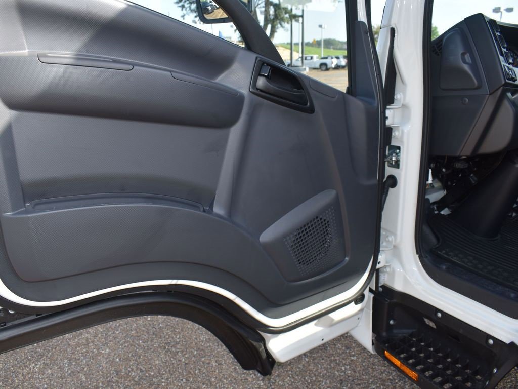 2025 Chevrolet Silverado 4500HD photo 2