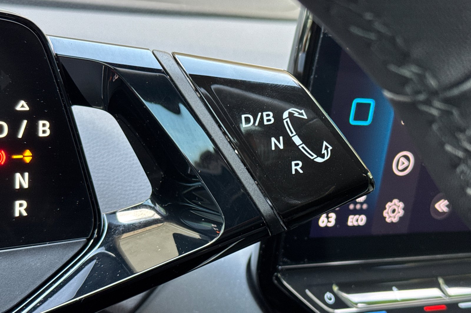 2023 Volkswagen ID.4 Pro photo 19