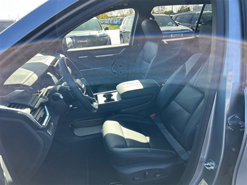 2026 GMC ACADIA - Image 14