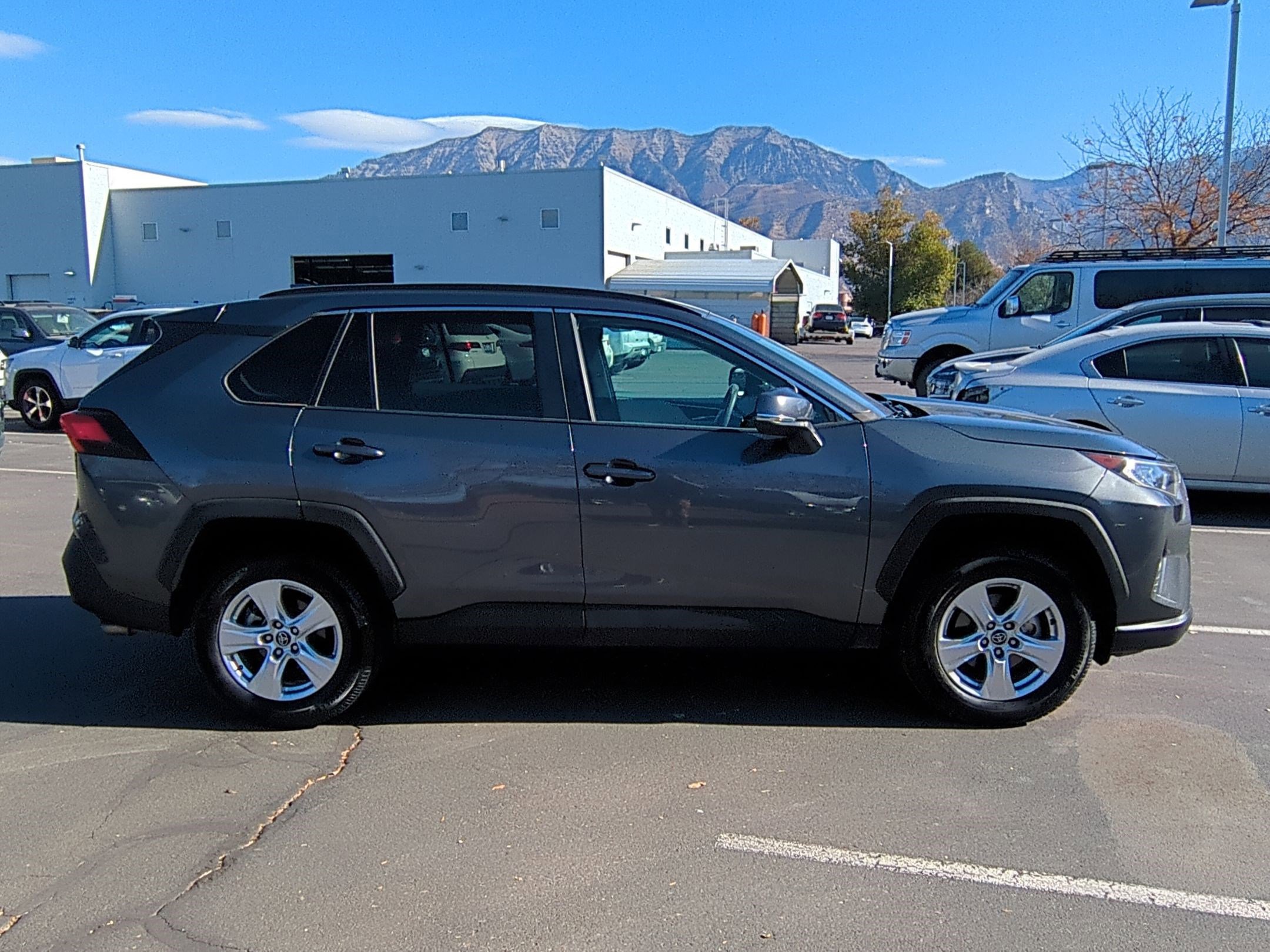 Used 2020 Toyota RAV4 XLE with VIN 2T3P1RFV1LC132253 for sale in Northfield, Minnesota