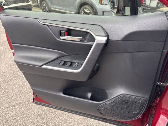 2022 Toyota RAV4 Hybrid XLE photo 21