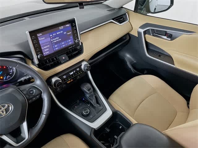 2022 Toyota RAV4 Hybrid XLE photo 25