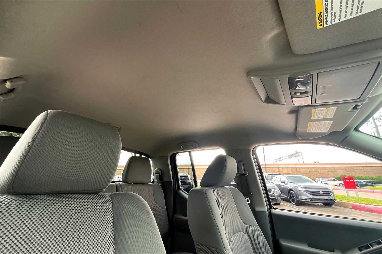 2020 Nissan Frontier SV Crew Cab photo 11