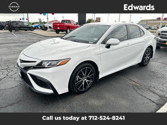 2024 Toyota Camry SE photo 3