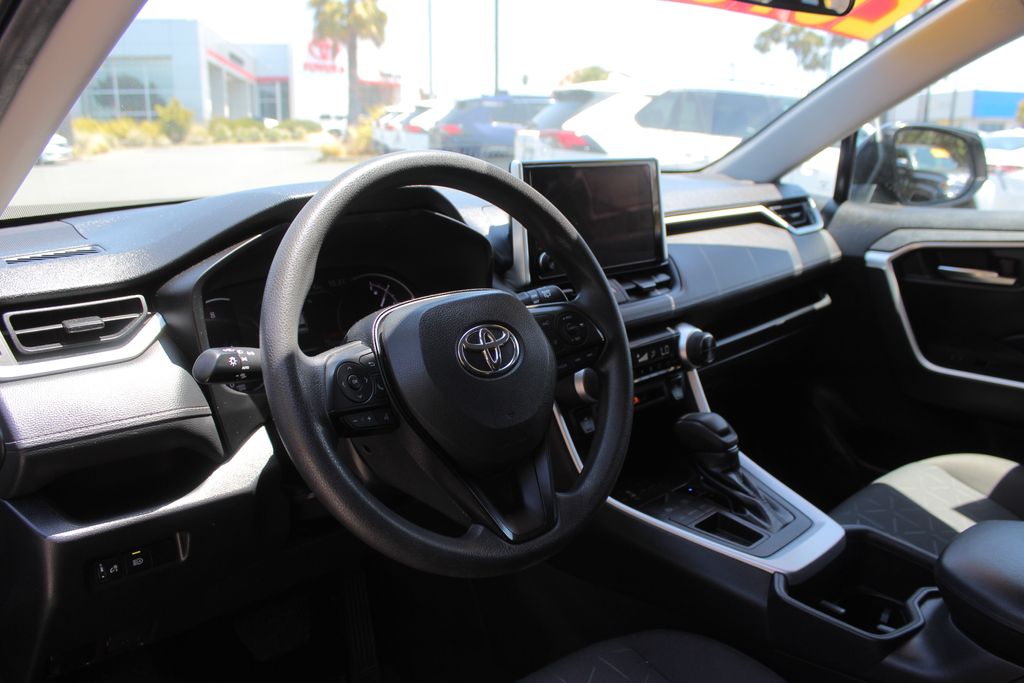 2023 Toyota RAV4 XLE photo 11