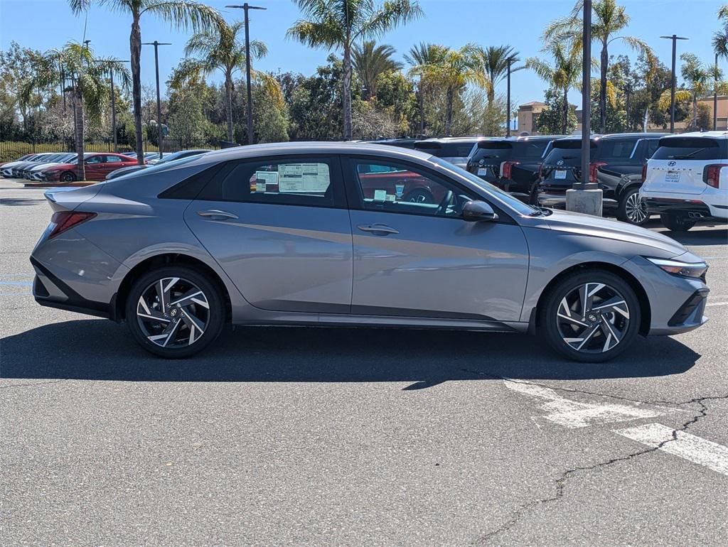 2025 Hyundai Elantra Hybrid SEL Sport photo 7