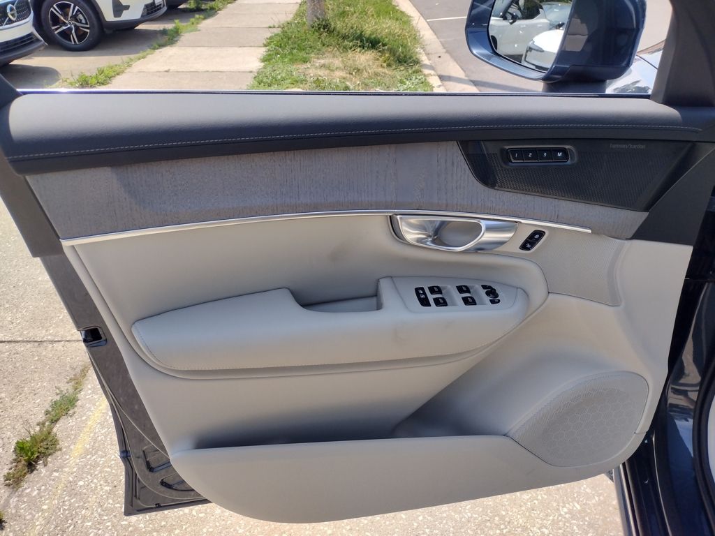 2026 VOLVO XC90 - Image 9