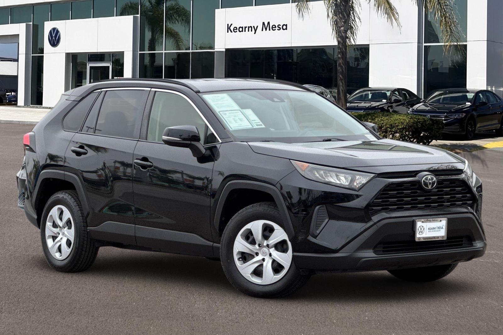 2019 Toyota RAV4 LE photo 2