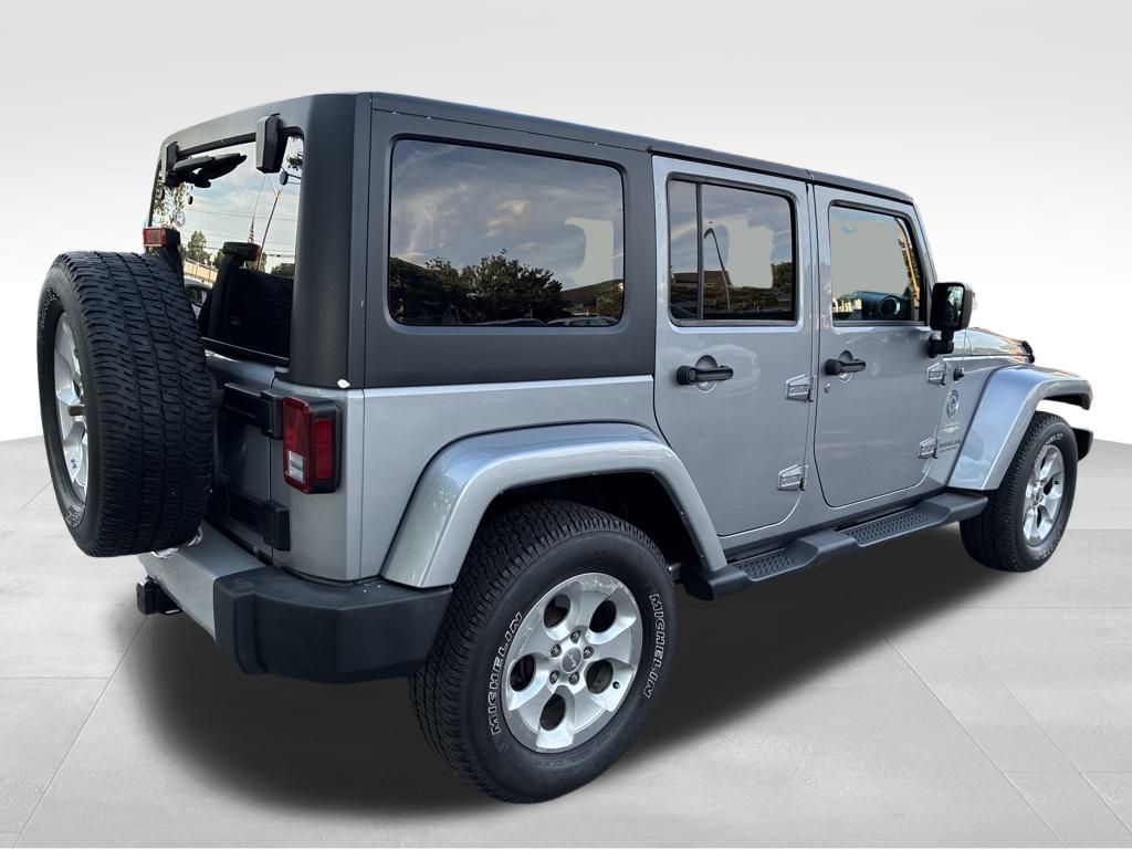 2013 Jeep Wrangler Unlimited Sahara photo 5
