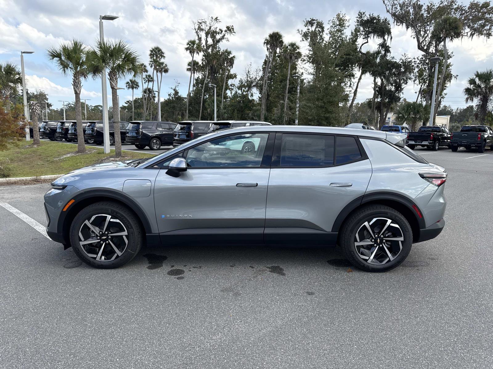2026 Chevrolet Equinox EV 1LT photo 3