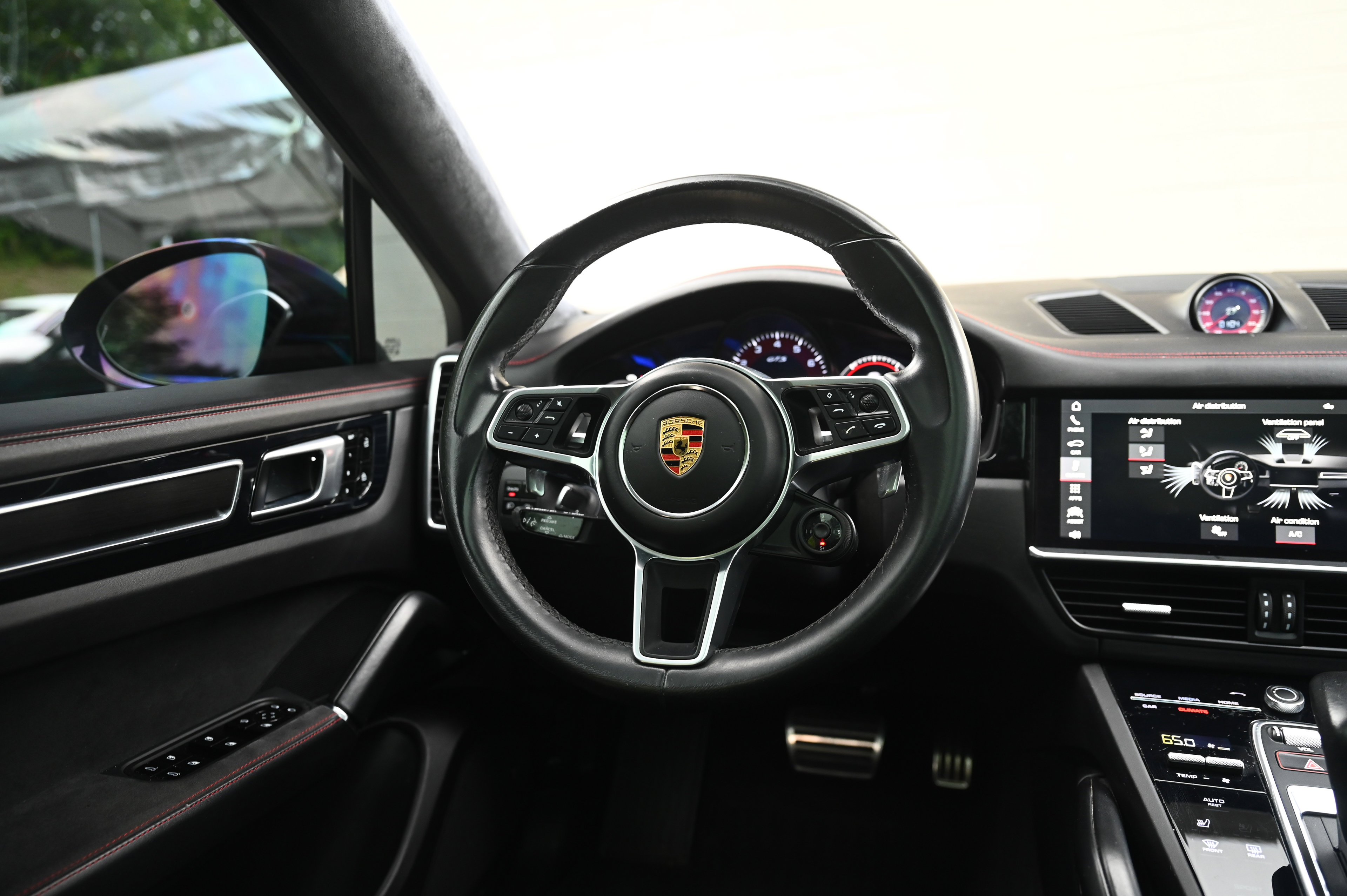 2021 Porsche Cayenne GTS Coupe photo 35