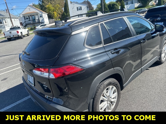 2024 Toyota Corolla Cross LE photo 2